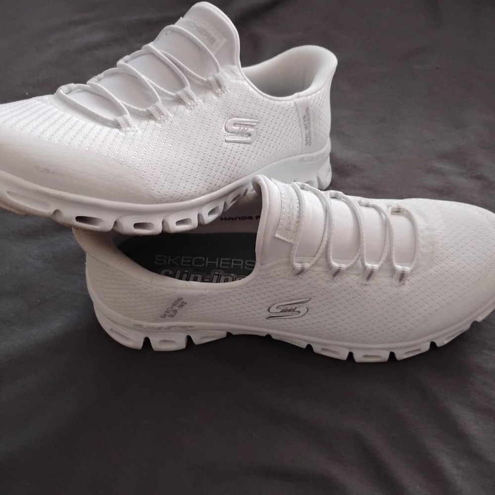 Skechers Hands Free Slip-ins White Size: 7 preppy clean athleisure cozy